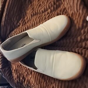 Softwalk alexandria casual slip ons EUC